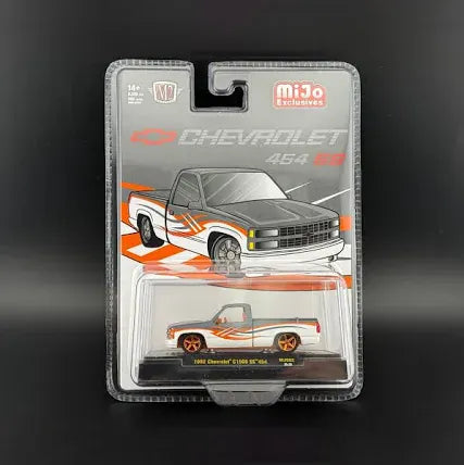 Chase 1992 Chevrolet C1500 SS 454 Two-Tone White with Grey M2 Machines 1/64 scale 31500-MJS92chase