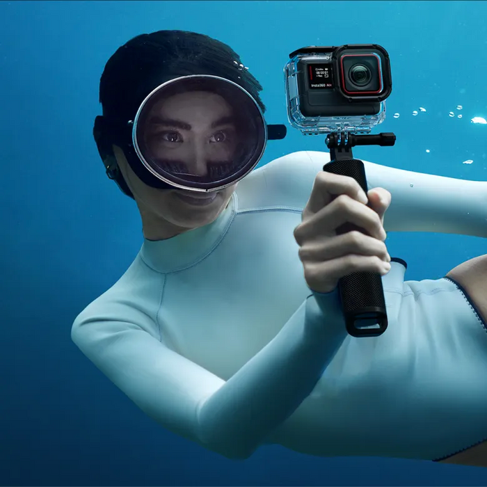 Insta360 Dive Case for Ace with waterproof housing rated to 60m (197ft), high-transparency glass lens for clear underwater imaging, locking-buckle design for secure closure, anti-fog inserts, and anti-slip rings, compatible with selfie sticks and tripods.
