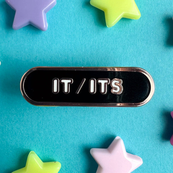 It/Its Pronoun Plaque Enamel Pin