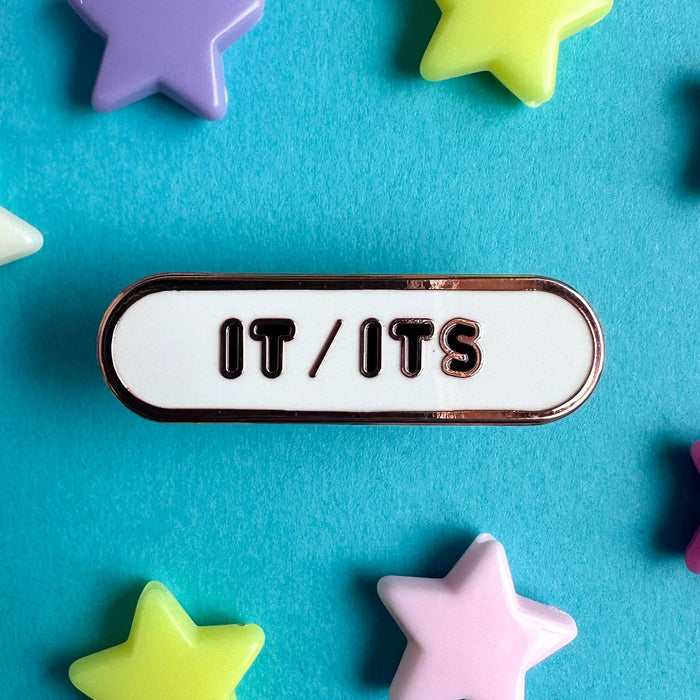 It/Its Pronoun Plaque Enamel Pin