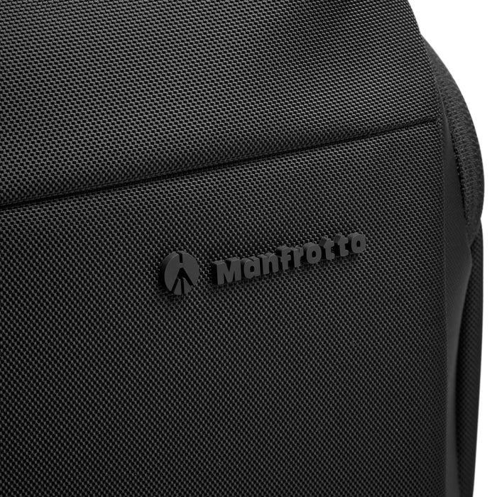 Manfrotto Advanced Fast Backpack III. Double side access to the main compartment ready for any adventure and moment.
