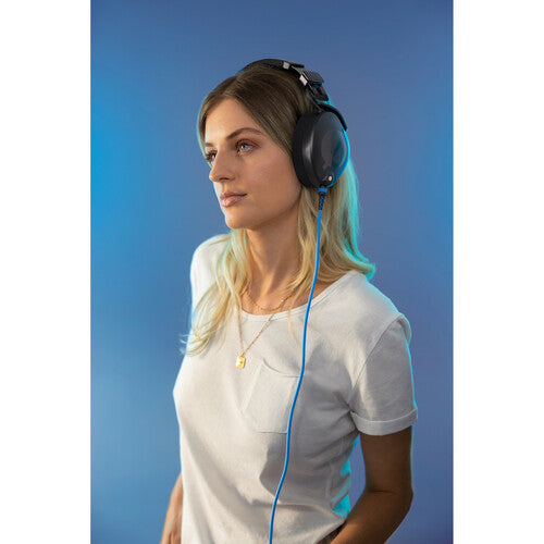 Connect a Black RODE NTH 1.2m Cable to the NTH-100 Professional Headphones. Features a 3.5mm TRS connection, 1.2m length and locking connector.