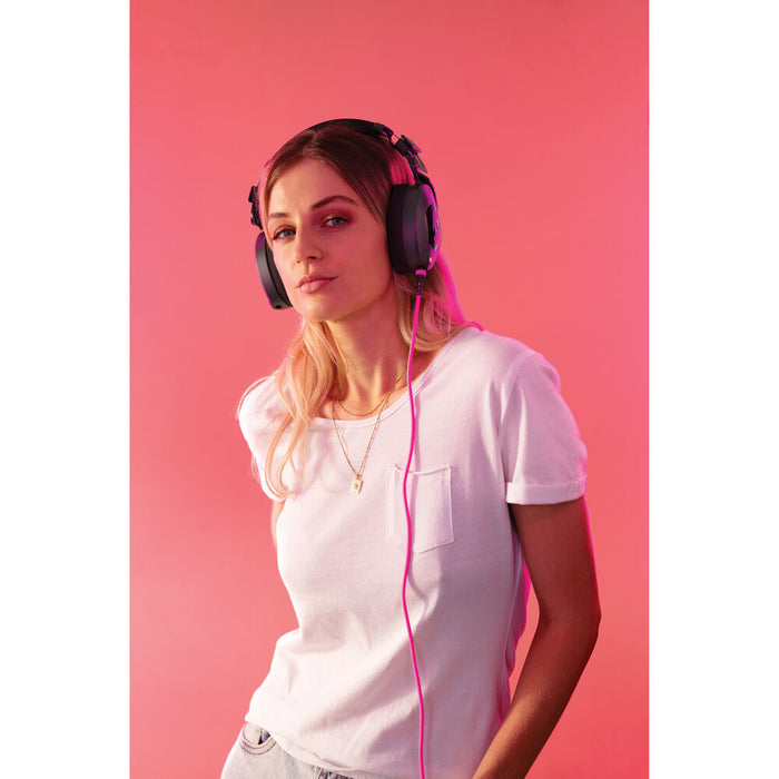 Connect a Black RODE NTH 1.2m Cable to the NTH-100 Professional Headphones. Features a 3.5mm TRS connection, 1.2m length and locking connector.