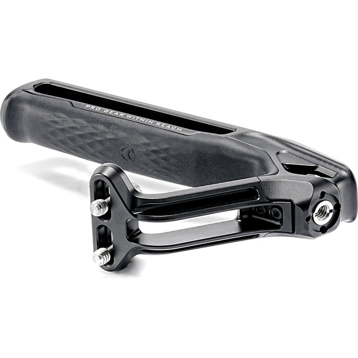 A top handle perfect for adding accessories to your camera cage and that easily adapts to multiple photography scenarios.